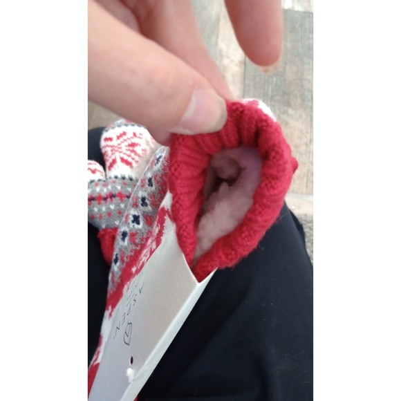 New Aspen Kids Holiday Hat & Mittens Set - Picture 6 of 7